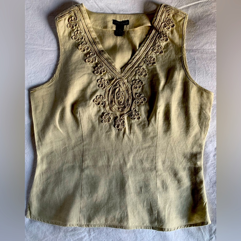 KAREN ARNOLD | M | beige v-neckline sleeveless 100% Linen embroidery design top